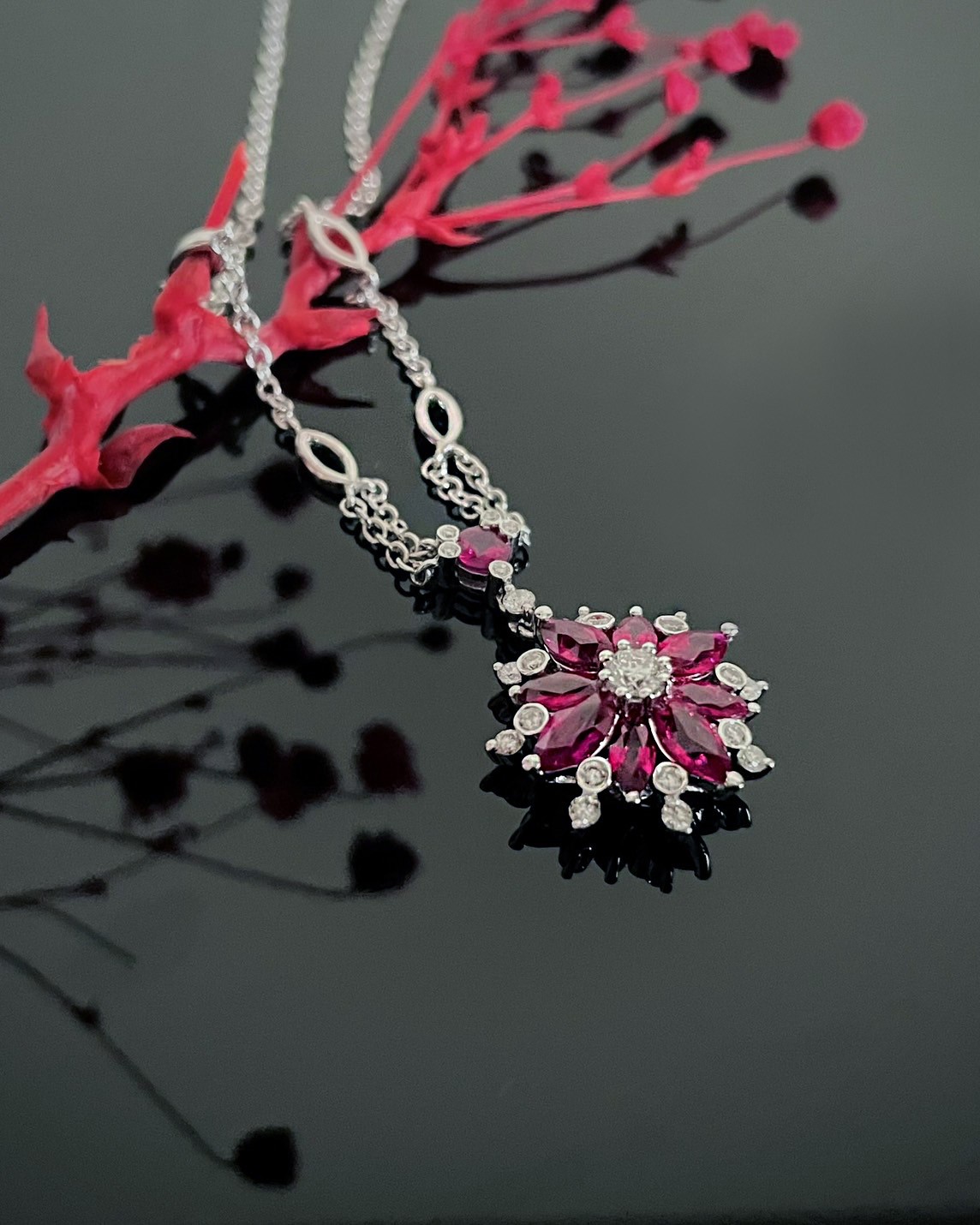 ペンダントピックアップ
K18WG Ruby Pendant